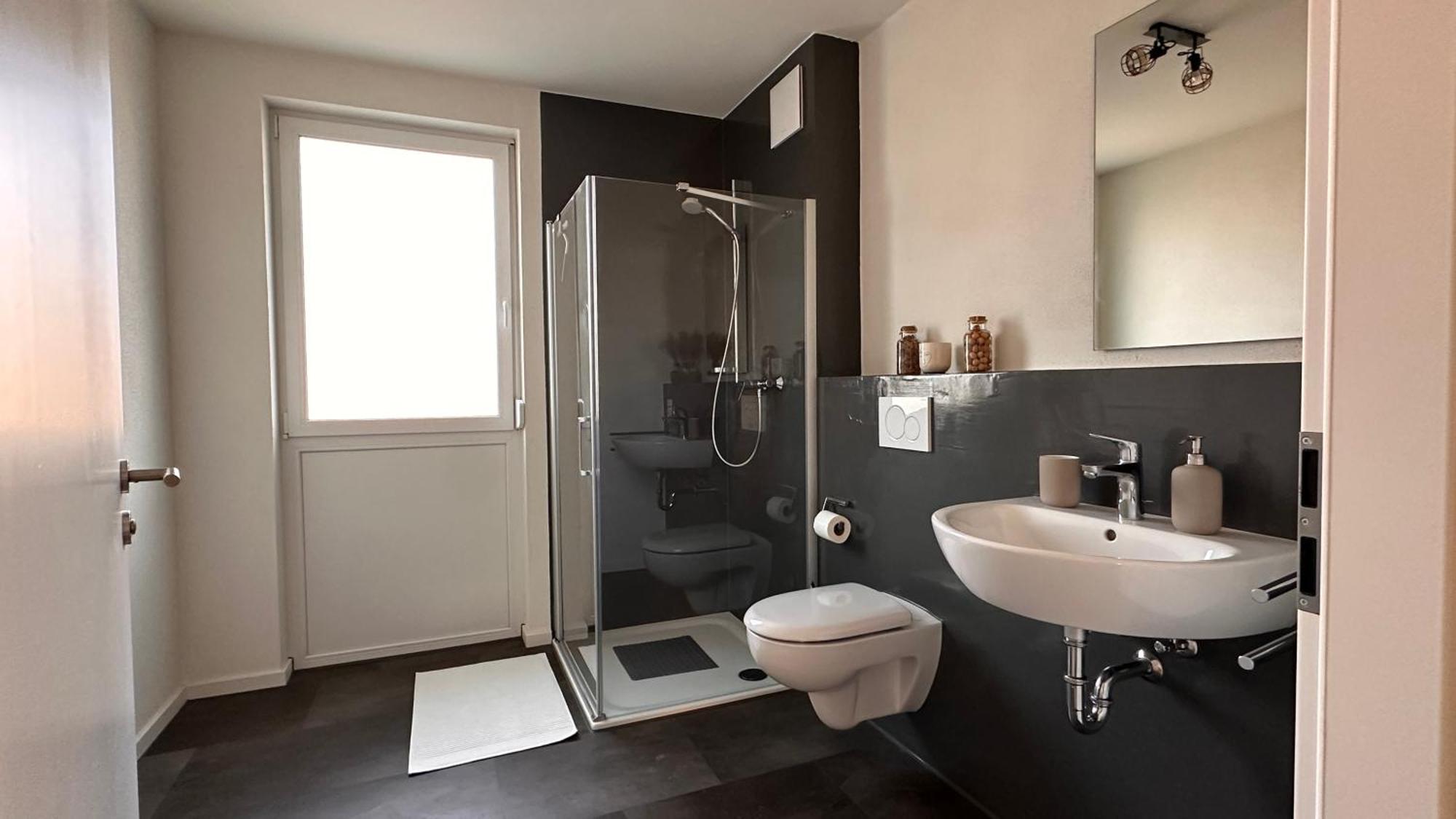 Amao-grey I 86qm I Modernes I 86qm I Balkon, Netflix I Parkplatz I Naehe Europa-park Apartment Rheinhausen